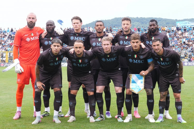 开云体育官网-贝尼特斯：意甲争冠那不勒斯略领先国米，米兰和尤文仍需补强