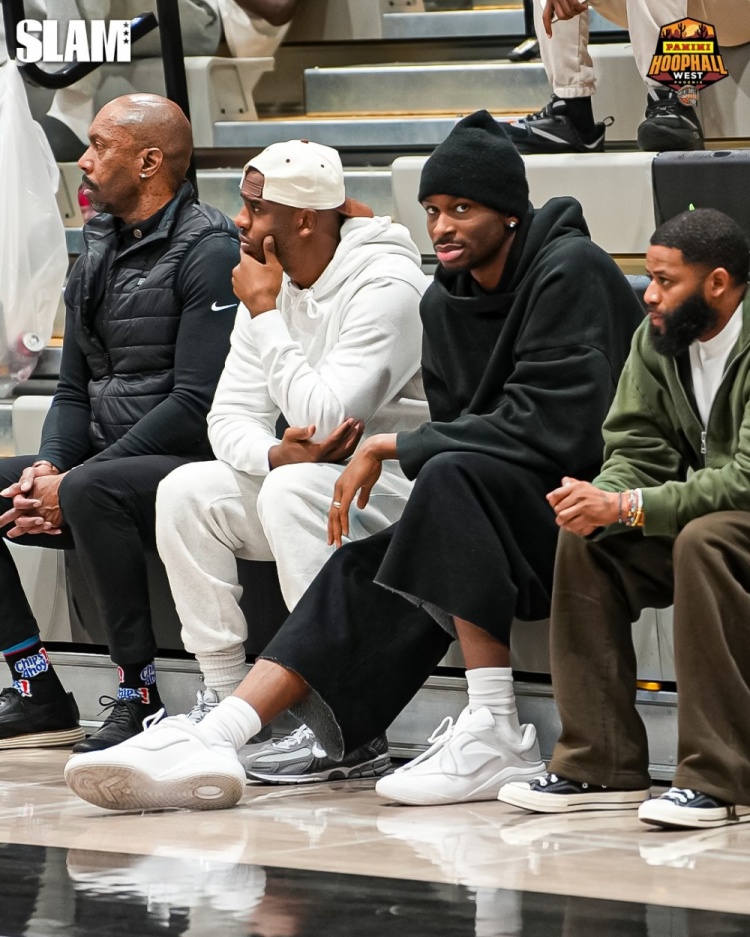 开云官网-亚历山大叔叔！亚历山大和保罗一同观战保罗儿子CP4的比赛！